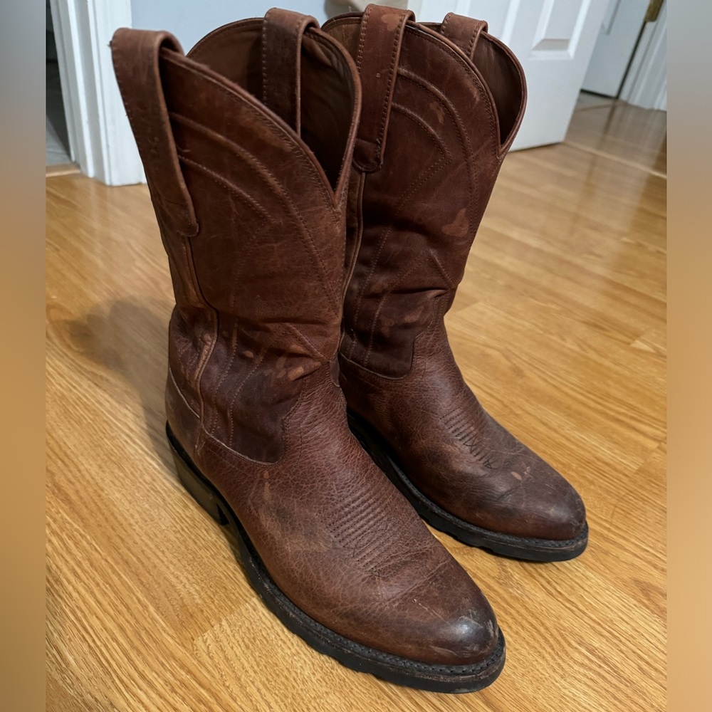 Mens Tecovas cowboy boots, ranch wear with a Vibram sole. Great condition.